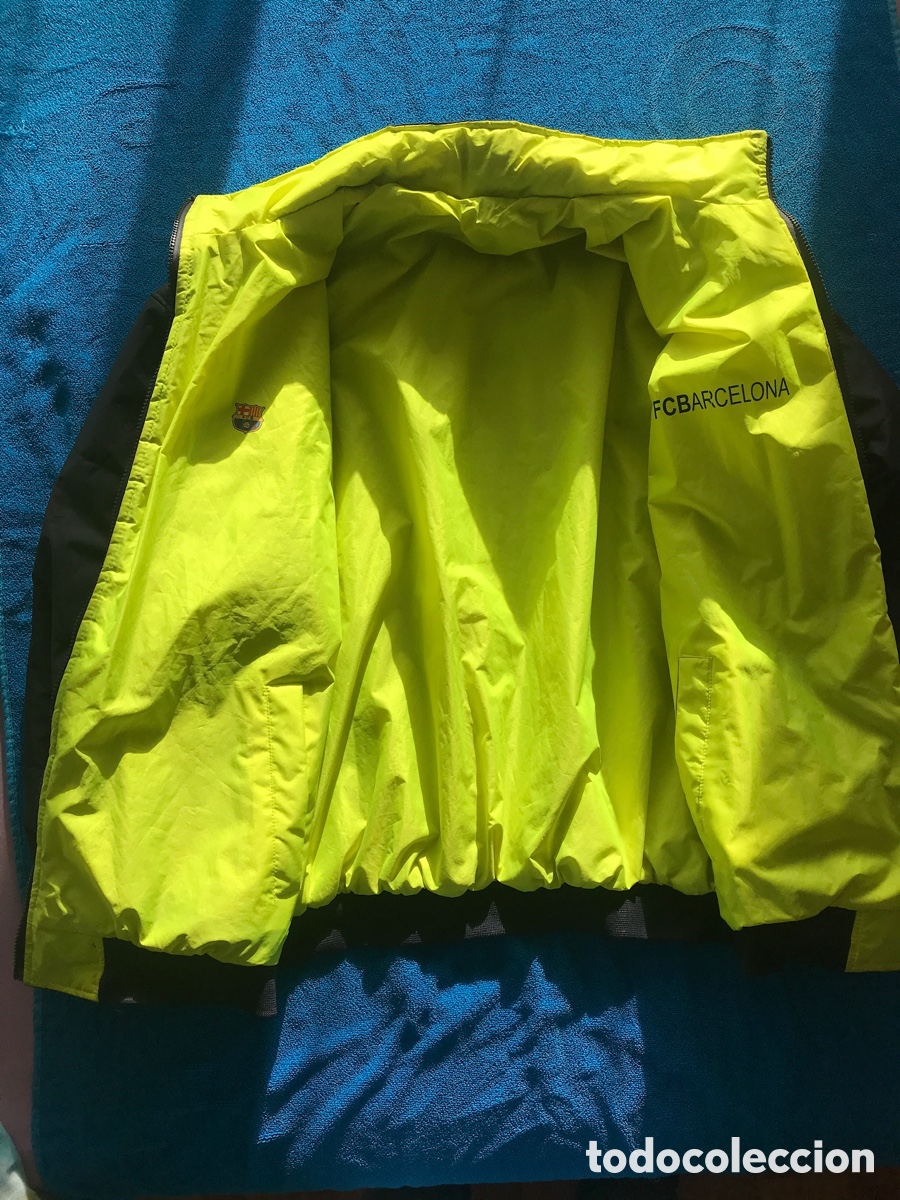 Coleccionismo deportivo: CHAQUETA ANORAK DEL BAR&Ccedil;A REVERSIBLE IMPERMEABLE - Foto 2