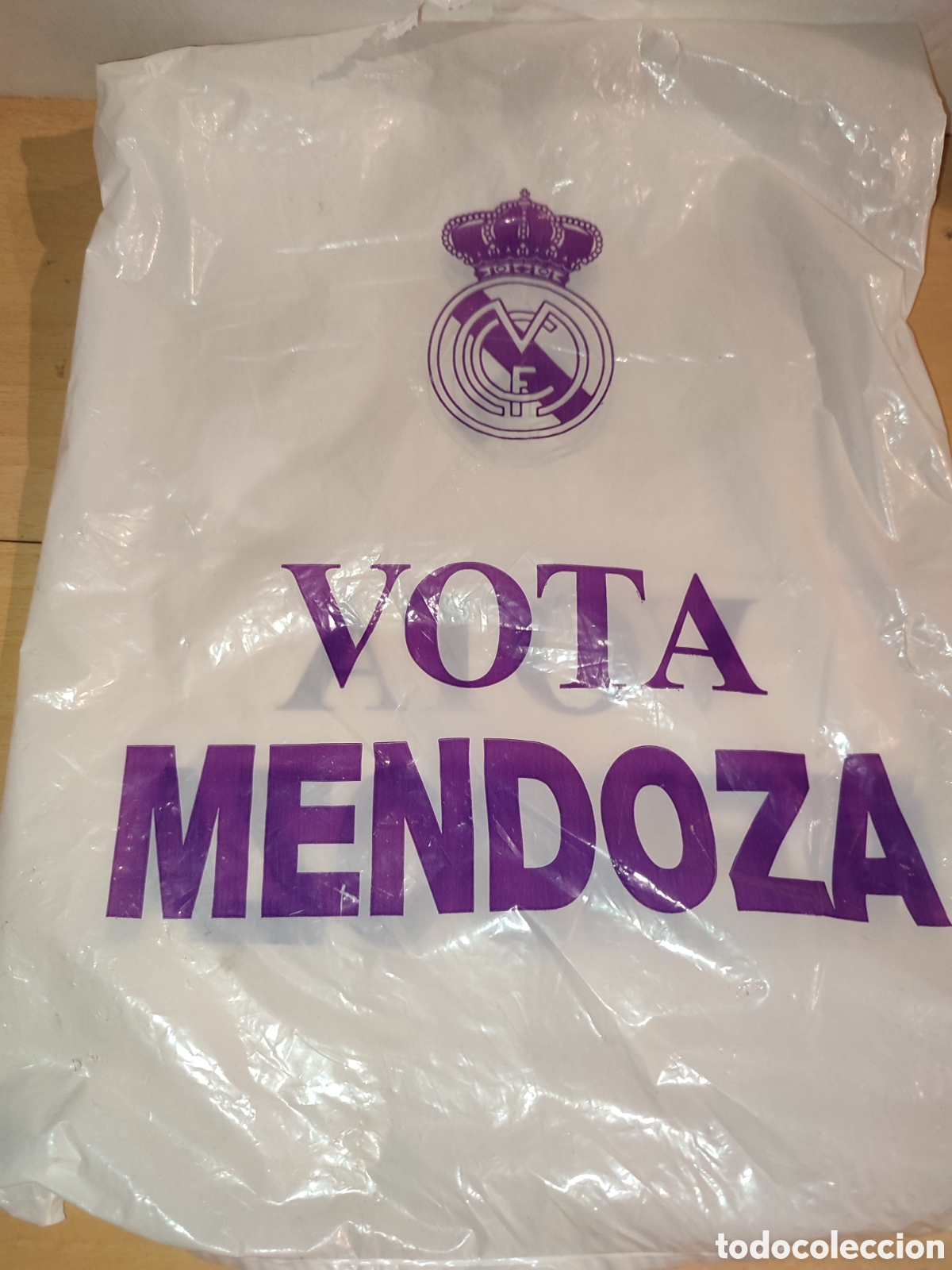 Coleccionismo deportivo: Bufanda y Bolsa Campa&ntilde;a Ram&oacute;n Mendoza Real Madrid - Foto 6