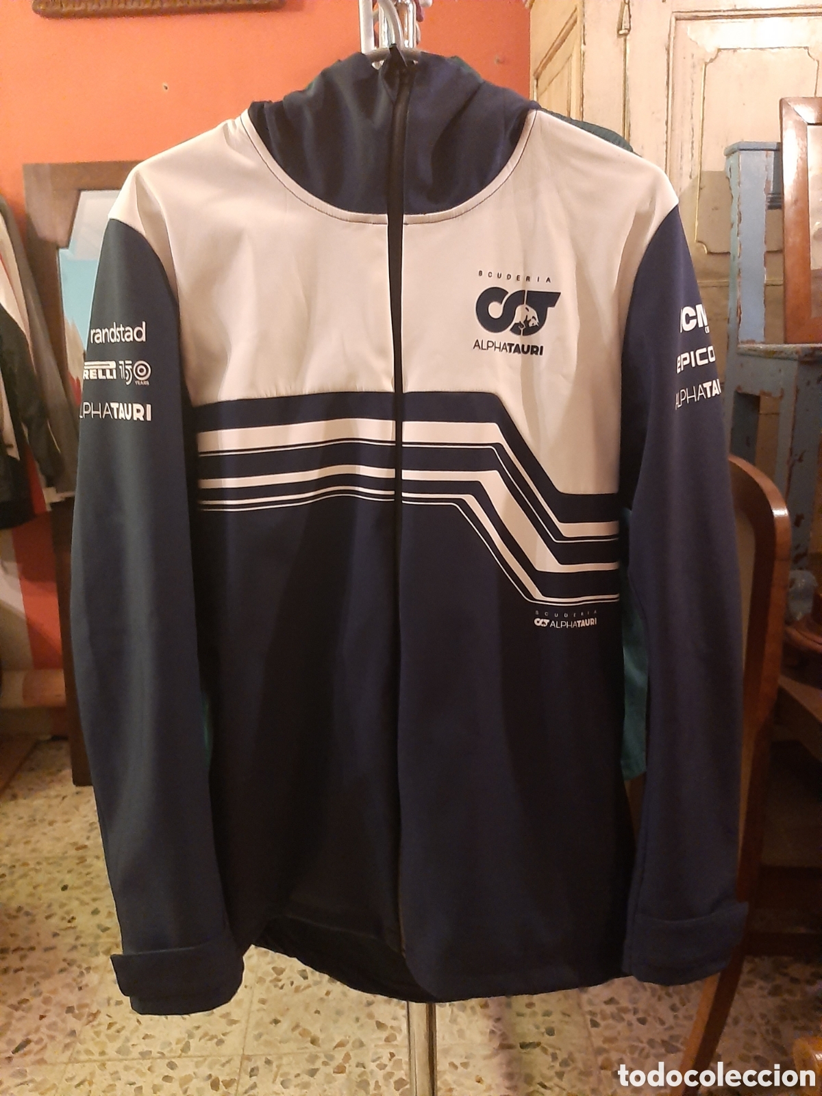 Coleccionismo deportivo: Chaqueta softshell oficial Alpha Tauri F1 Team - Foto 1