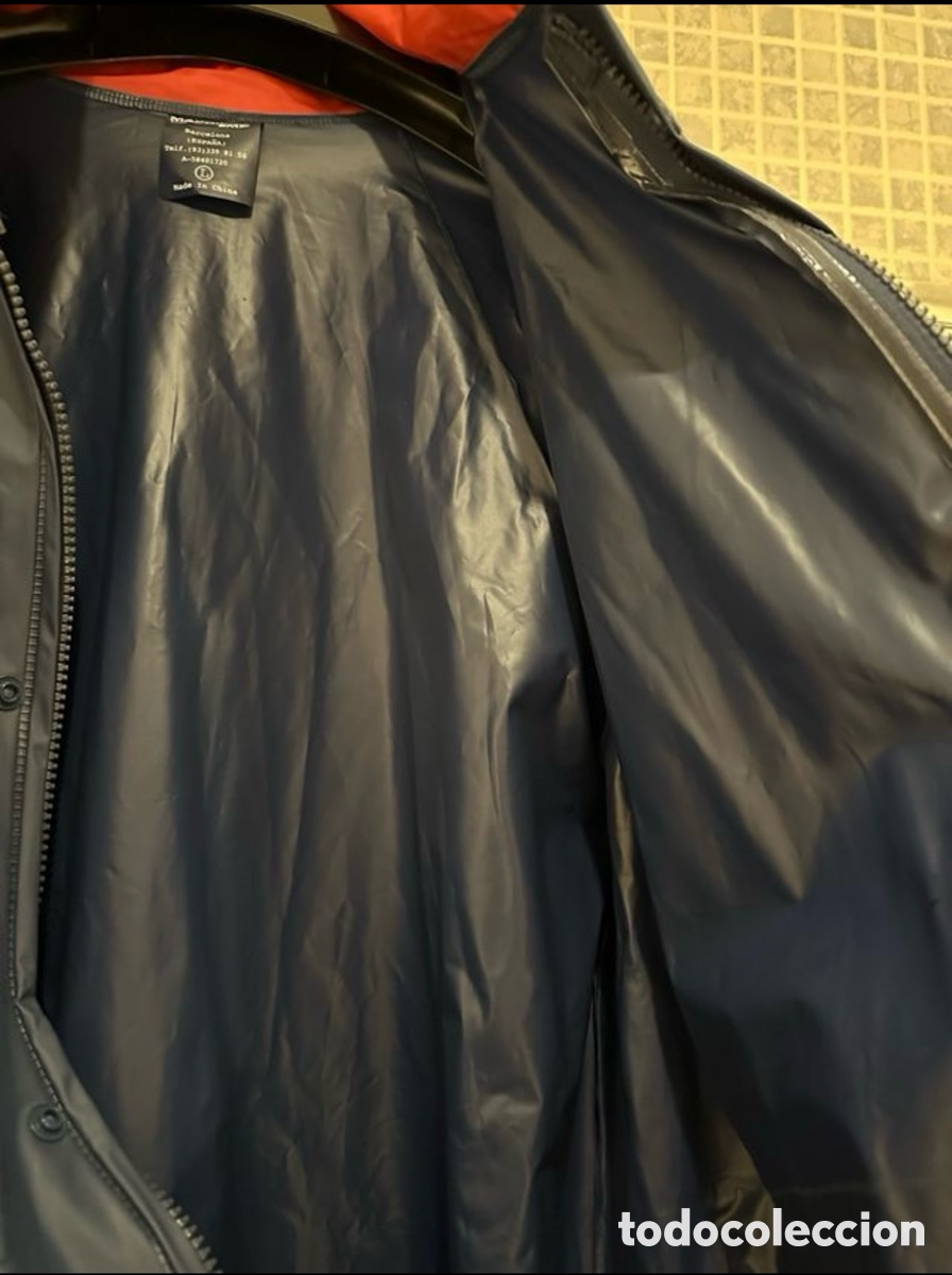 Coleccionismo deportivo: CHAQUETA DEL BAR&Ccedil;A IMPERMEABLE CON CAPUCHA ESTRENA - Foto 2