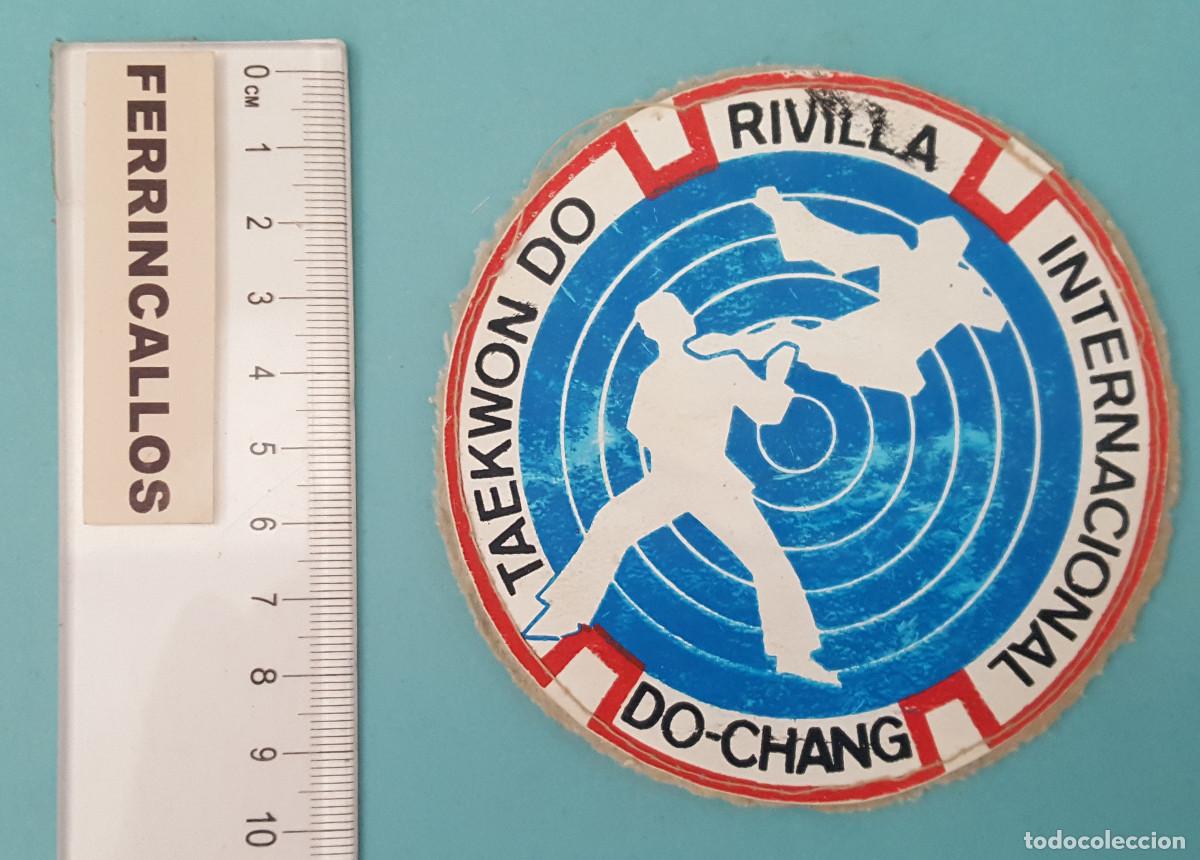 Coleccionismo deportivo: PARCHE DE PL&Aacute;STICO TAEKWONDO RIVILLA INTERNATIONAL DO-CHANG - Foto 1