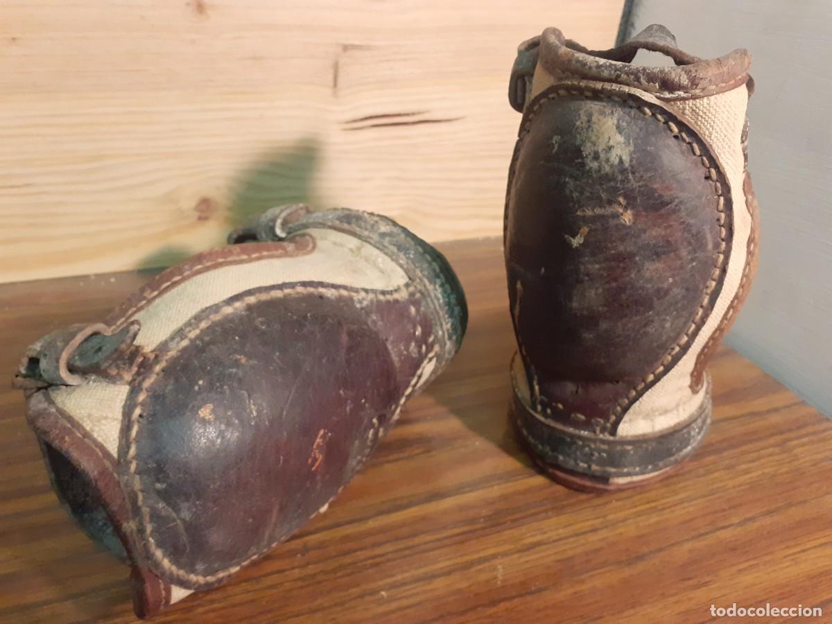 Coleccionismo deportivo: Antiguas rodilleras de hockey - Foto 2