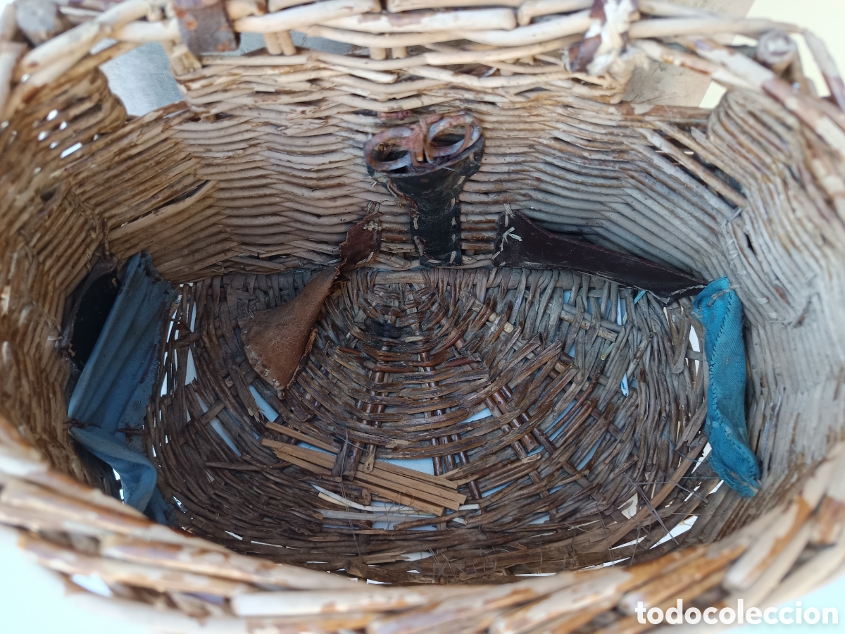 Coleccionismo deportivo: Antigua cesta de pescador en mimbre pesca - Foto 2