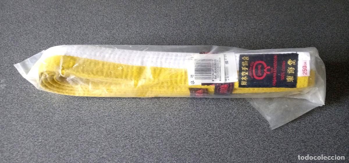 Coleccionismo deportivo: Cintur&oacute;n blanco amarillo Karate - Foto 1