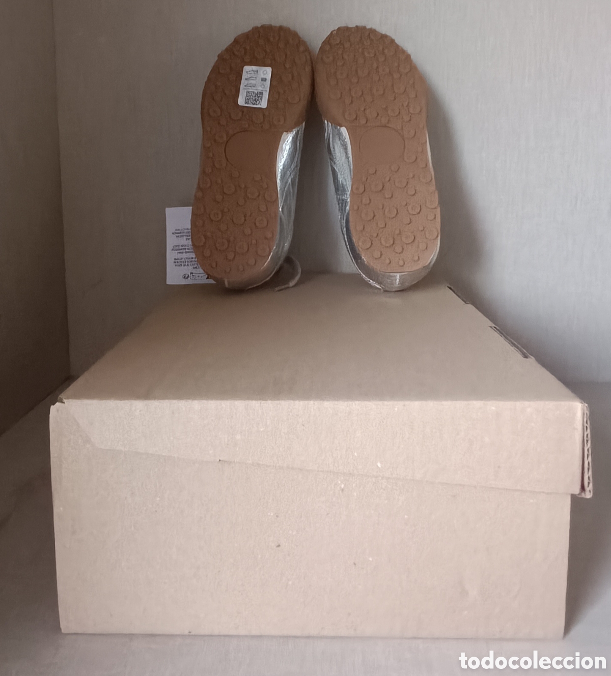 Coleccionismo deportivo: Zapatillas Plateadas con Cordones - Foto 3