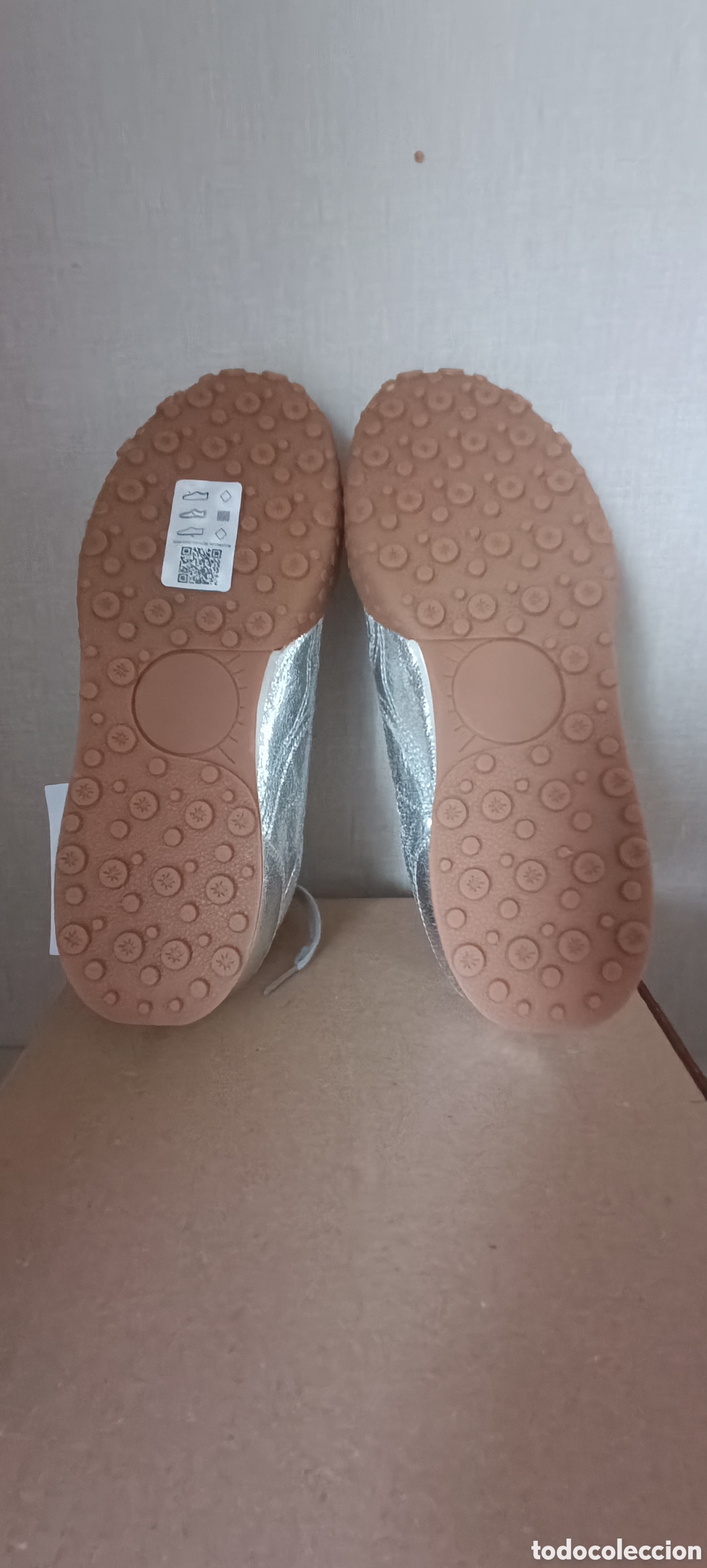 Coleccionismo deportivo: Zapatillas Plateadas con Cordones - Foto 4