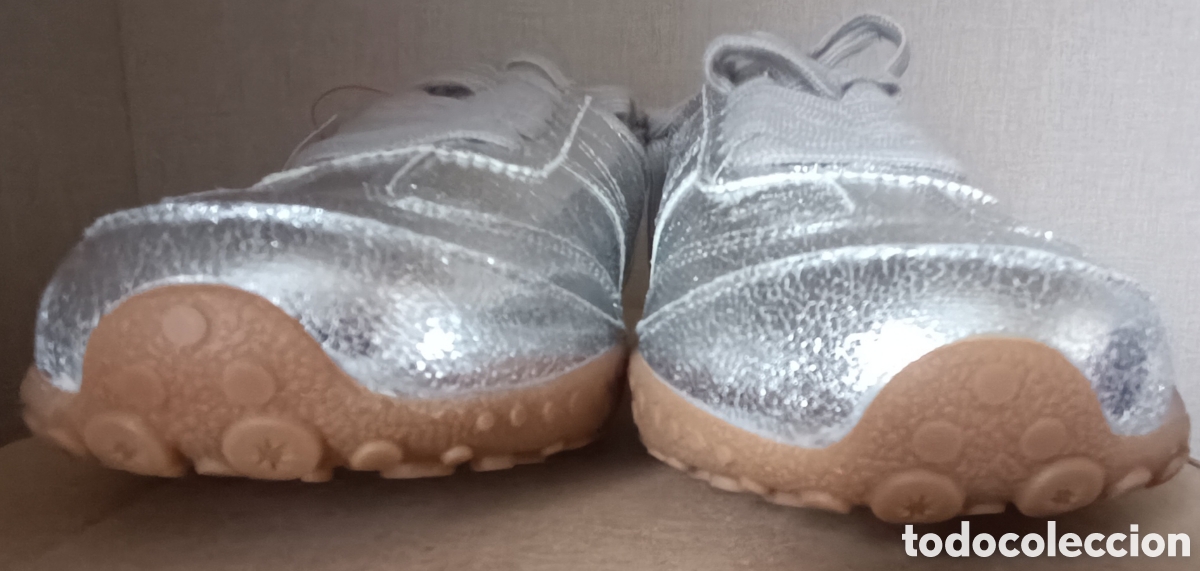 Coleccionismo deportivo: Zapatillas Plateadas con Cordones - Foto 5