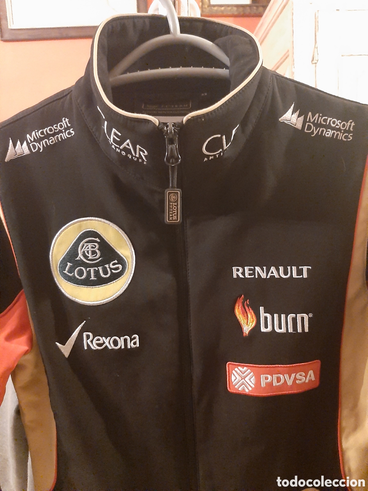 Coleccionismo deportivo: Chaqueta softshell oficial Lotus F1 Team - Foto 2