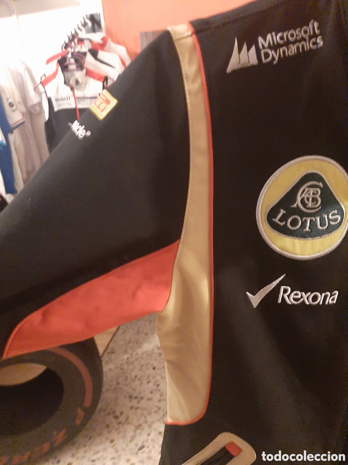 Coleccionismo deportivo: Chaqueta softshell oficial Lotus F1 Team - Foto 6