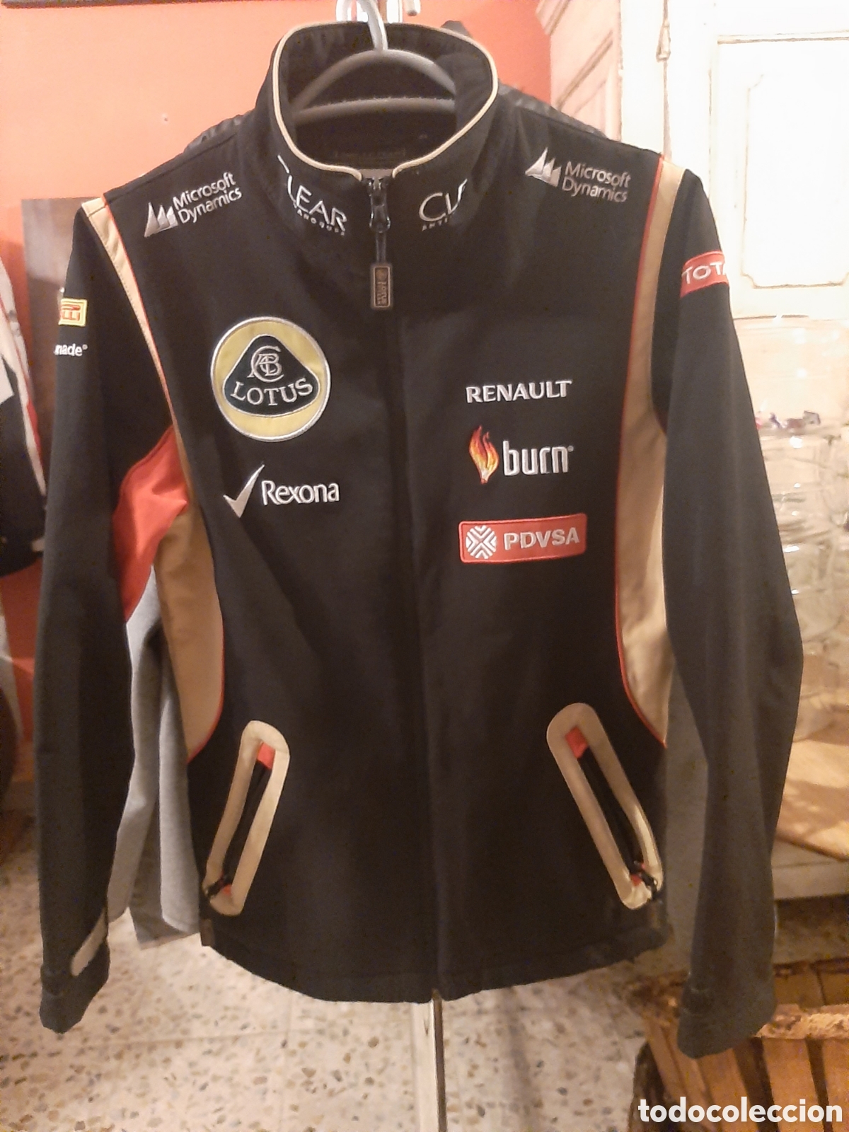 Coleccionismo deportivo: Chaqueta softshell oficial Lotus F1 Team - Foto 1