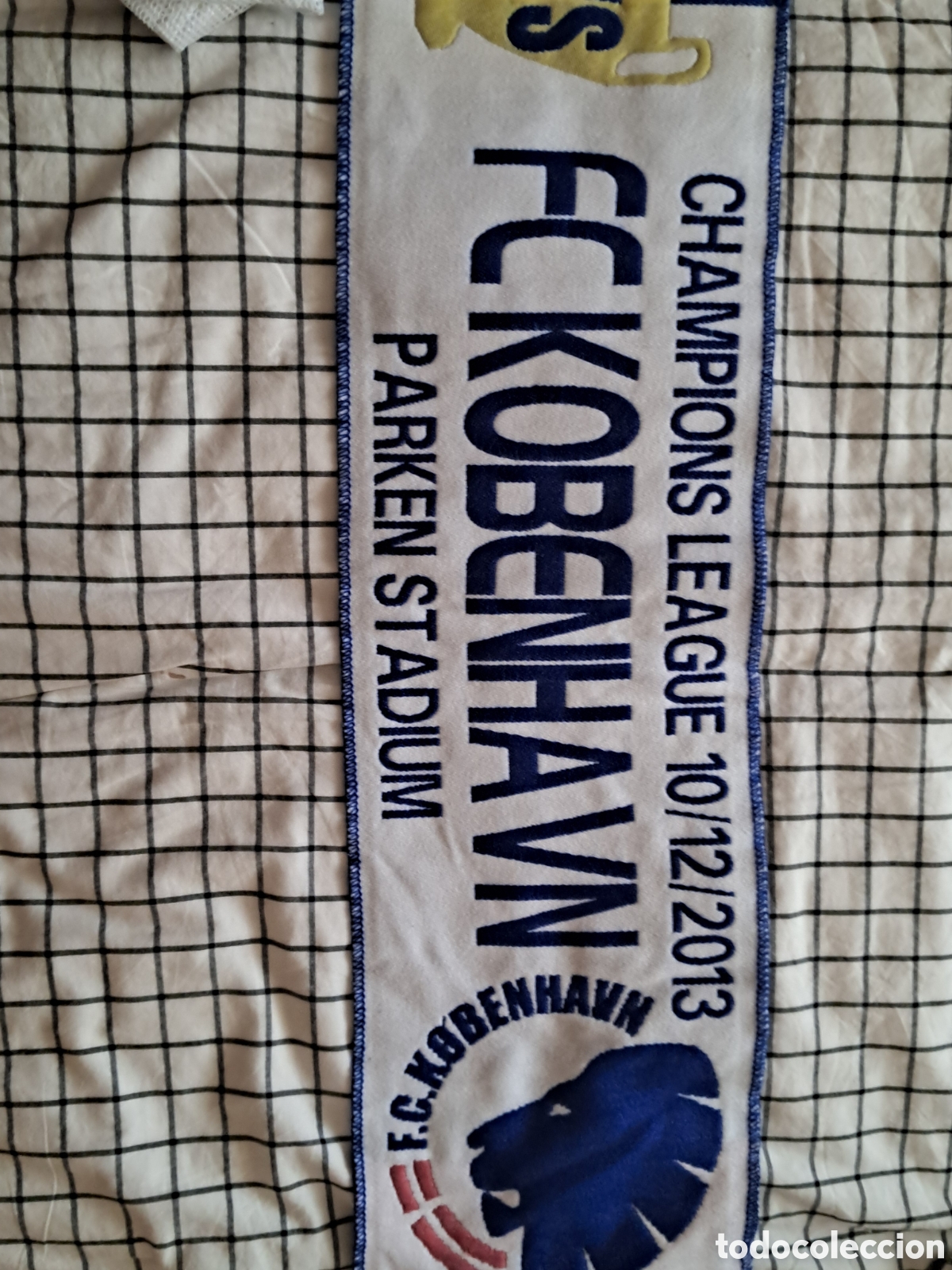 Coleccionismo deportivo: Bufanda Champions Real Madrid-Copenhage m&aacute;s gorra baloncesto 1995 - Foto 5