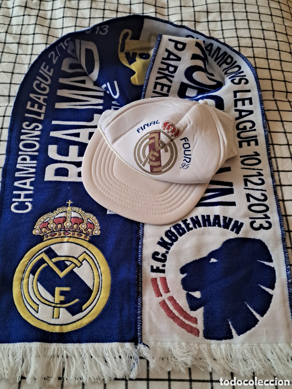 Coleccionismo deportivo: Bufanda Champions Real Madrid-Copenhage m&aacute;s gorra baloncesto 1995 - Foto 1