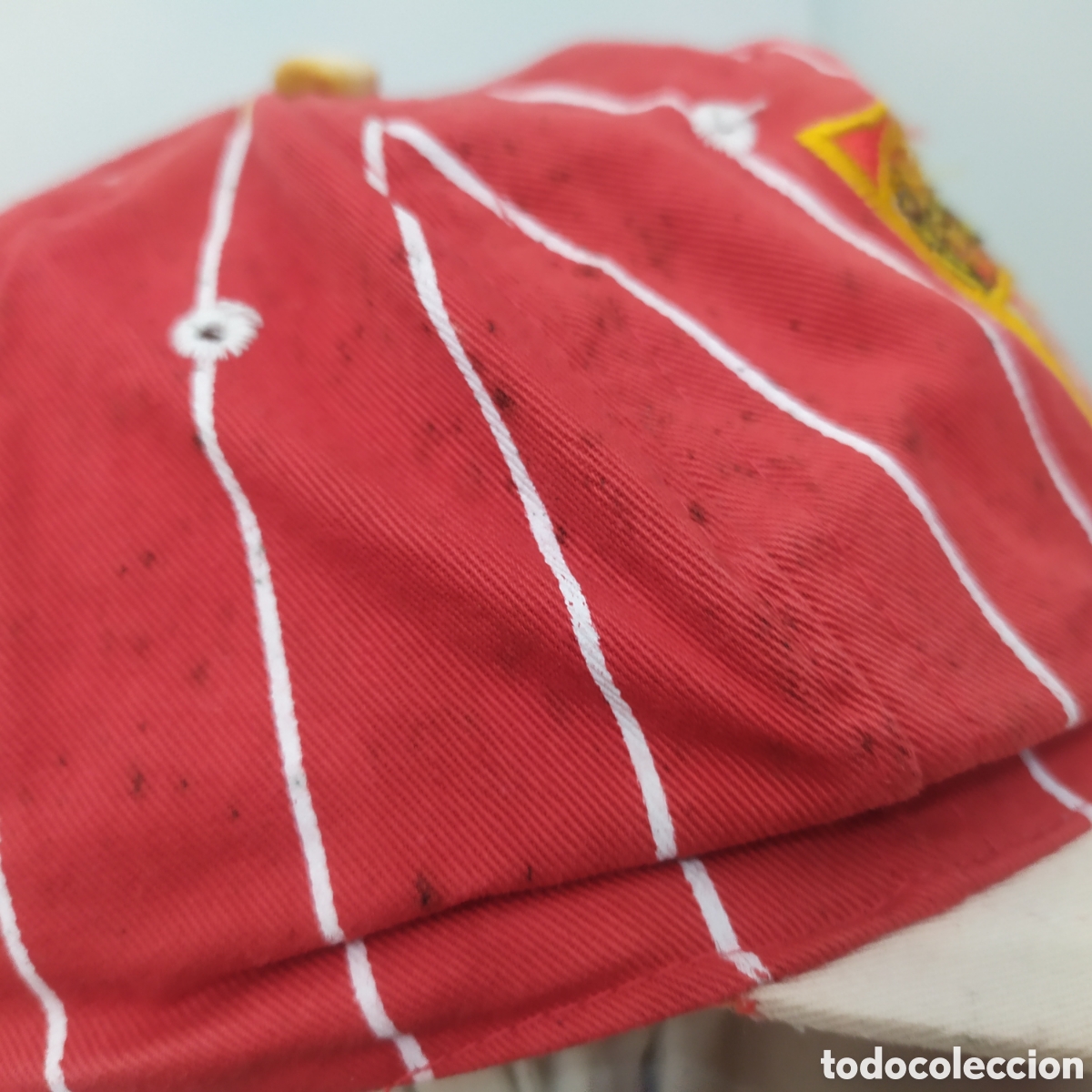 Coleccionismo deportivo: Gorra del Sevilla FC deteriorada - Foto 4