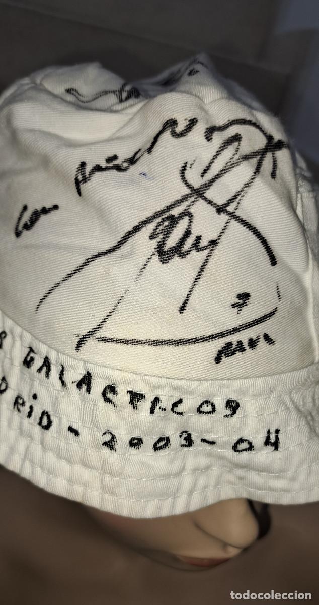Coleccionismo deportivo: GORRA REAL MADRID - 2003/04 - FIRMADA GAL&Aacute;CTICOS - PROCEDE DEL MUSEO DEL F&Uacute;TBOL DE SANTA POLA