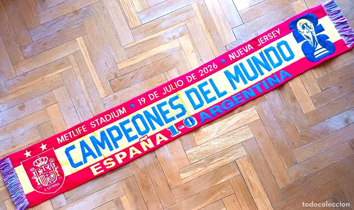 Coleccionismo deportivo: BUFANDA ESPA&Ntilde;A CAMPEONES MUNDO Vs ARGENTINA + RESULTADO 1-0 FINAL WORLD CUP 2026 FIFA NUEVA SCARF R
