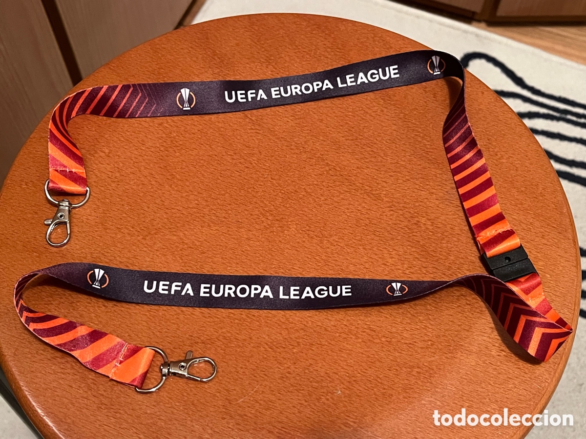 Coleccionismo deportivo: Colgante oficial de acreditaci&oacute;n UEFA EUROPA LEAGUE. F&uacute;tbol. Temporada 21/22 Season. Official