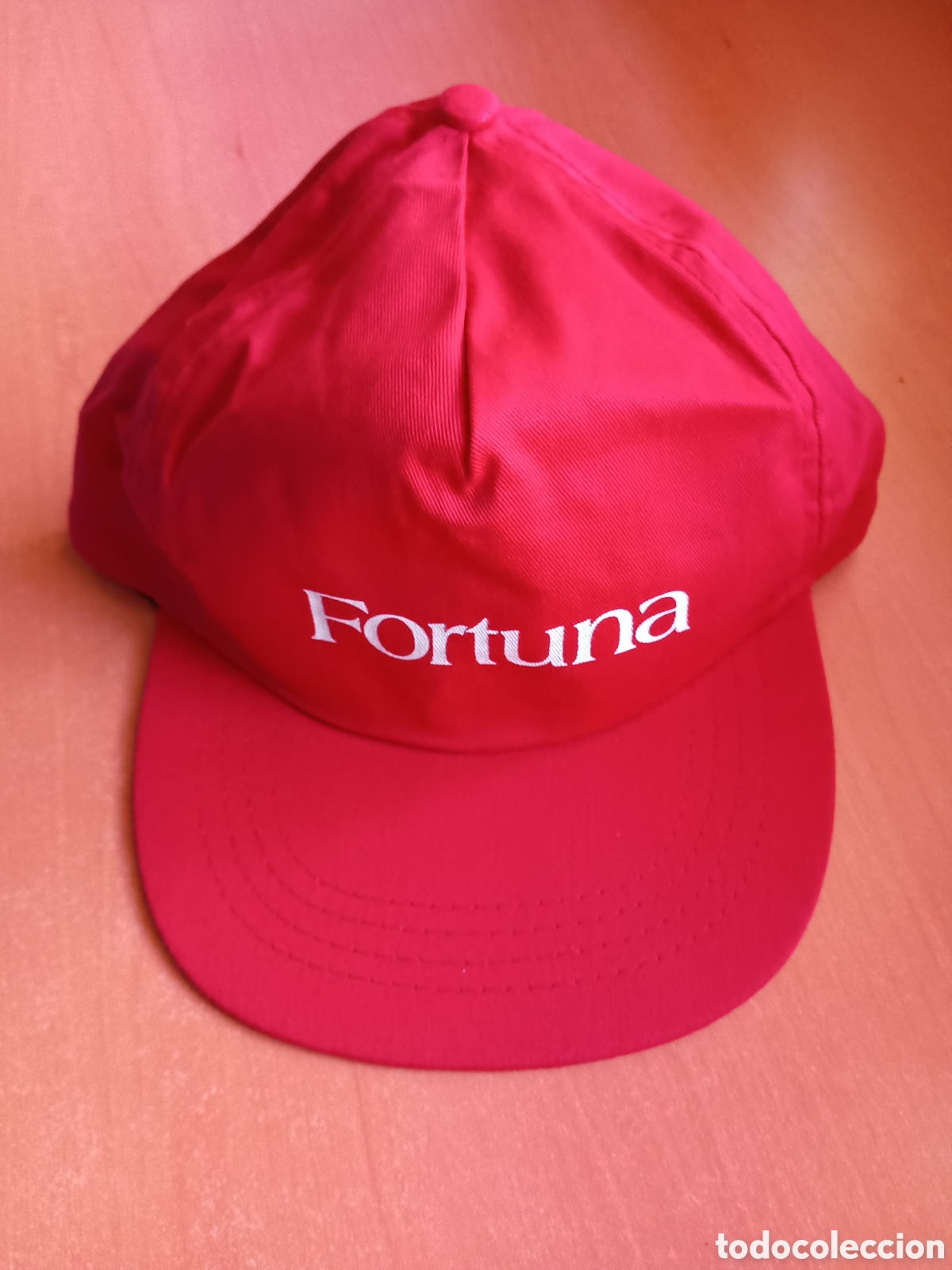 Coleccionismo deportivo: Gorra roja Fortuna nueva