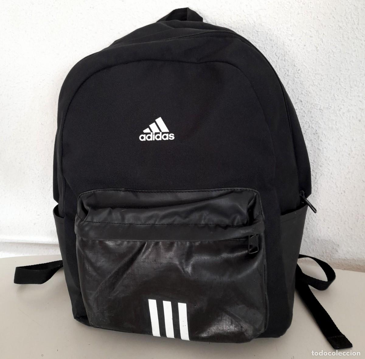 Coleccionismo deportivo: Mochila Adidas modelo Classic Three Stripes o Bars 3S color negro 40x35x20 cm