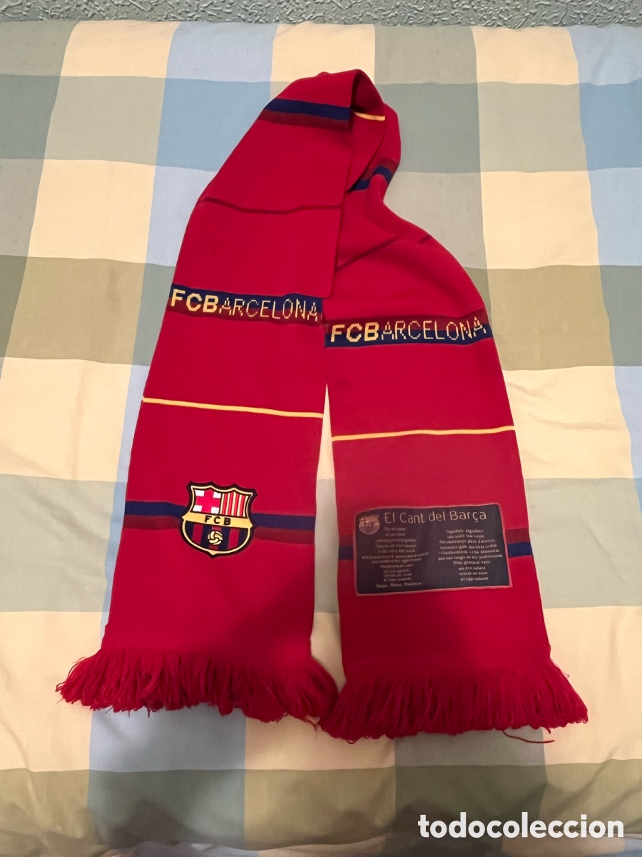 Coleccionismo deportivo: Bufanda FUTBOL CLUB BARCELONA roja con la letra del himno. El Cant del Bar&ccedil;a. Producto Oficial FCB