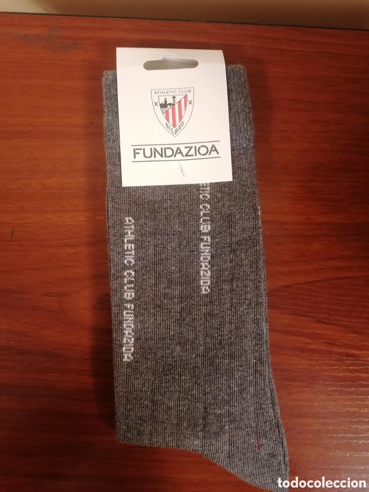 Collezionismo sportivo: Calcetines Fundaci&oacute;n Athletic Club Bilbao ( Fundazioa Athletic Club ). Grises Talla 41 / 45. Nuevos.