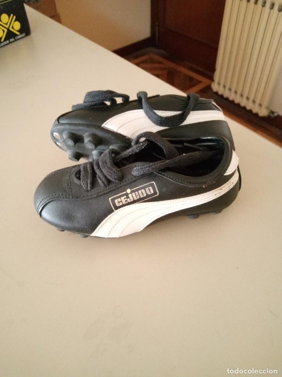 Coleccionismo deportivo: Botas de f&uacute;tbol marca Cejudo en talla 24.