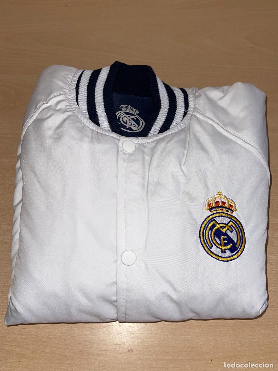Coleccionismo deportivo: REAL MADRID CF Chaqueta Bomber cazadora con escudo del Madrid y parche RMCF en la espalda talla S RM