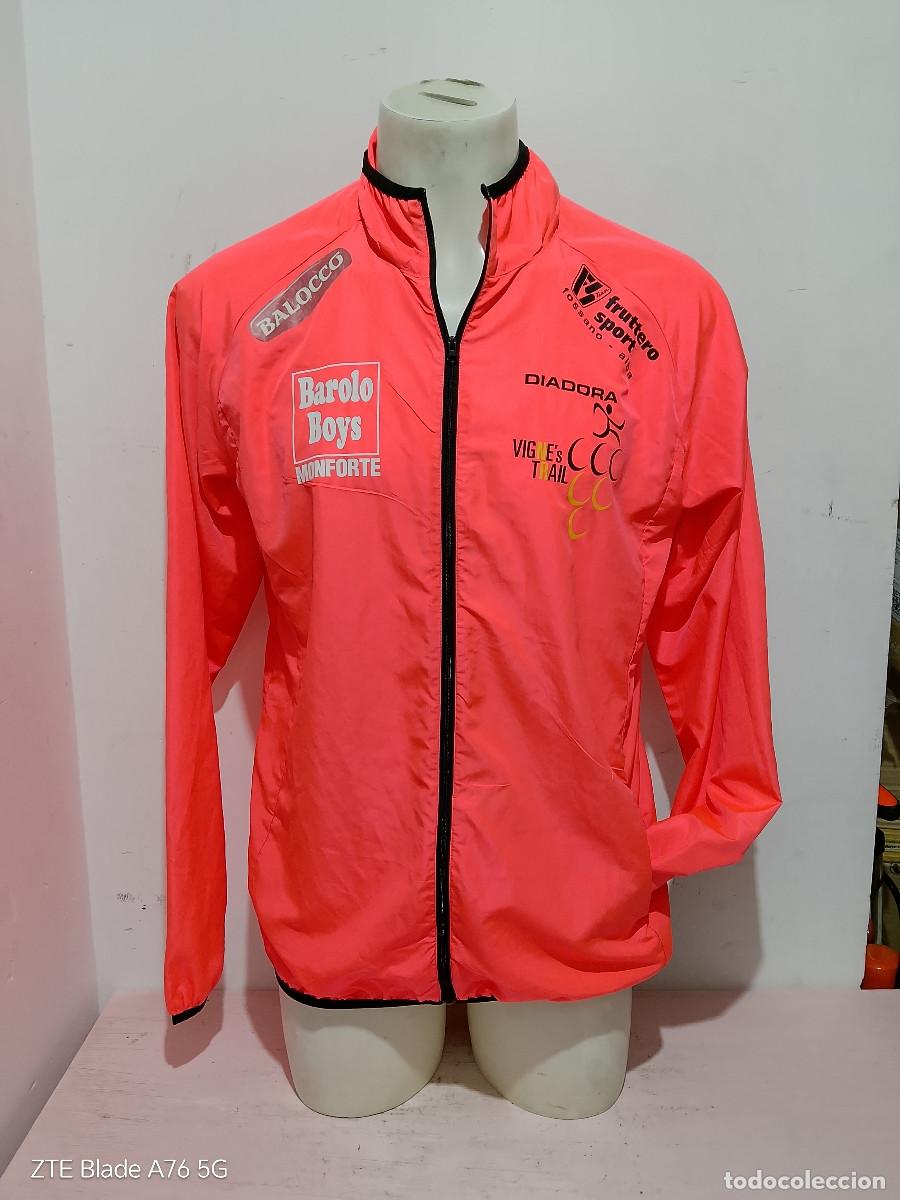 Coleccionismo deportivo: Monforte d'Alba Italia running run jacket cortavientos xl 58cts athletics