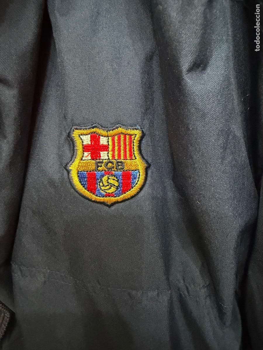 Coleccionismo deportivo: Chaquet&oacute;n reversible F. C Barcelona - Foto 2