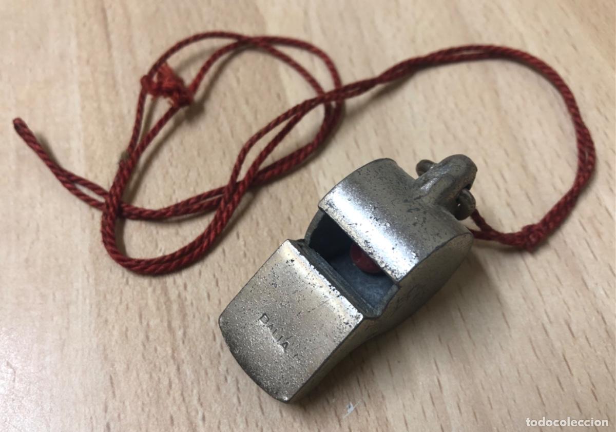 Coleccionismo deportivo: ANTIG&Uuml;O SILB&Aacute;TO DE &Aacute;RBITRO ORIGINAL MARCA D&Aacute;LIA