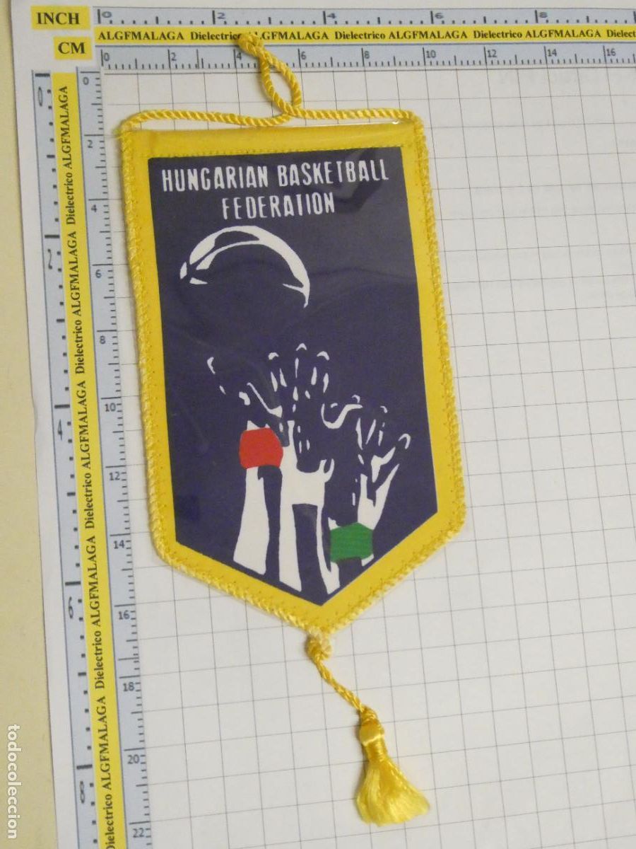 Sports collectibles: BANDER&Iacute;N DE DEPORTES. BALONCESTO BASKET. FEDERACI&Oacute;N H&Uacute;NGARA. SELECCI&Oacute;N HUNGR&Iacute;A