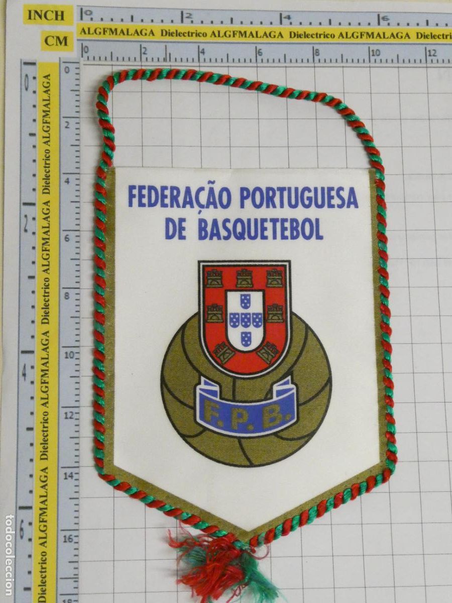 Sports collectibles: BANDER&Iacute;N DE DEPORTES. BALONCESTO BASKET. FEDERACI&Oacute;N PORTUGUESA. SELECCI&Oacute;N PORTUGAL