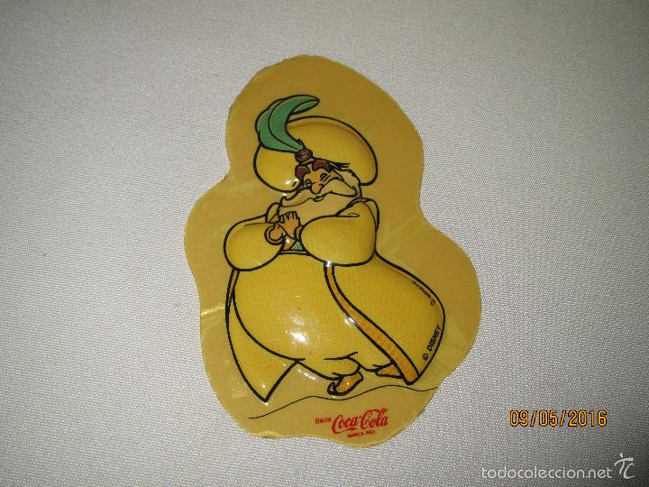 Coleccionismo cromos antiguos: Antiguo Cromo en Relieve y Adhesivo de ALADINO de DISNEY - Premium de COCA COLA  de 1992