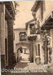 Colecionismo Cromos antigos: POSTAL ORIGINAL DECADA 1930, CACERES, GUADALUPE, UNA CALLE. LEER Y VER TAMA&Ntilde;O Y EXPLICACION