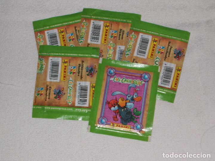 Coleccionismo cromos antiguos: 5 sobres de cromos Los cachorros - Foto 1