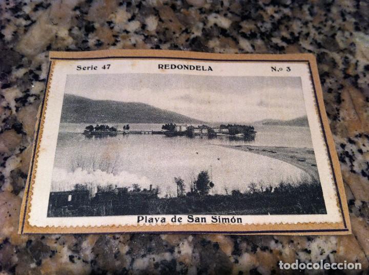 Collezionismo Figurine antiche: CROMO BELLEZAS DE GALICIA (REDONDELA, SERIE 47, N&ordm; 3) PLAYA SAN SIM&Oacute;N (PEGADO AL CART&Oacute;N ORIGINAL)