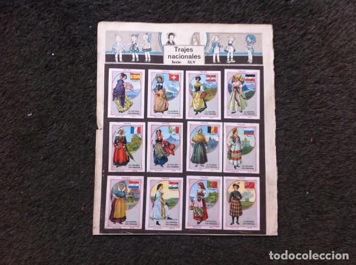 Collezionismo Figurine antiche: HOJA CON CROMOS DEL &Aacute;LBUM DE NESTL&Eacute; (A&Ntilde;OS 30) TRAJES NACIONALES - FAUNA SUBMARINA. 24 CROMOS