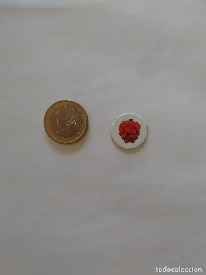 Coleccionismo cromos antiguos: MINI CROMO DE CART&Oacute;N FRUTAS: UVAS - Foto 1