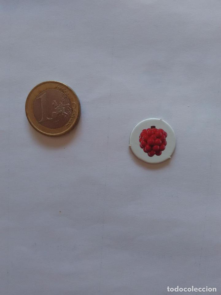 Coleccionismo cromos antiguos: MINI CROMO DE CART&Oacute;N FRUTAS: UVAS - Foto 1