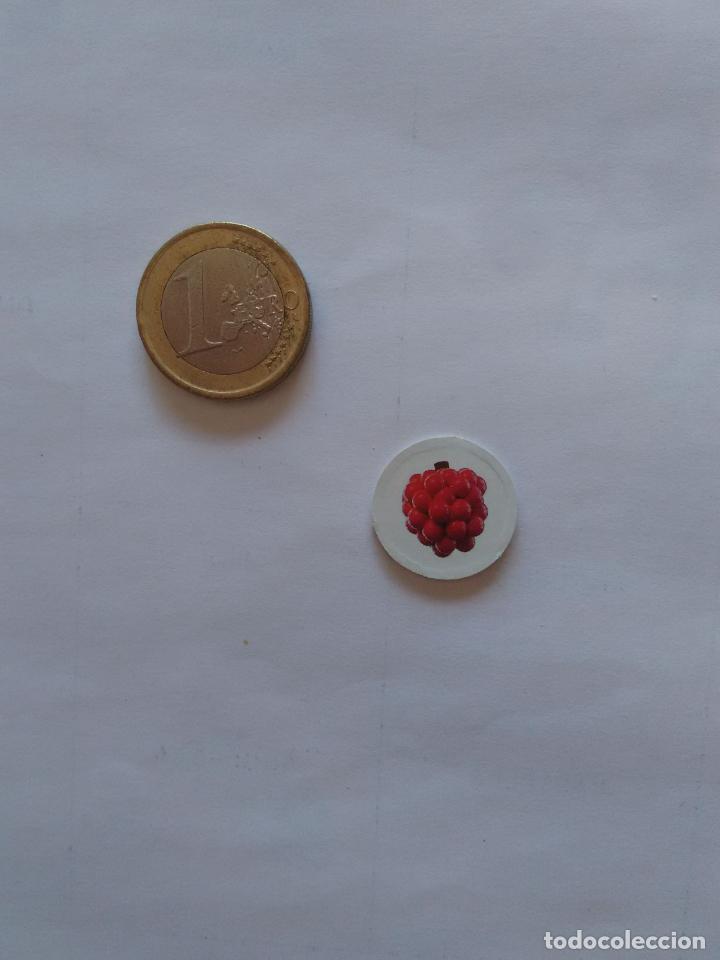 Coleccionismo cromos antiguos: MINI CROMO DE CART&Oacute;N FRUTAS: UVAS - Foto 1