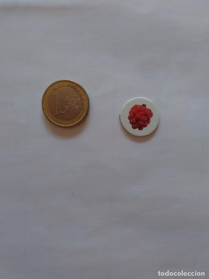 Coleccionismo cromos antiguos: MINI CROMO DE CART&Oacute;N FRUTAS: UVAS - Foto 1