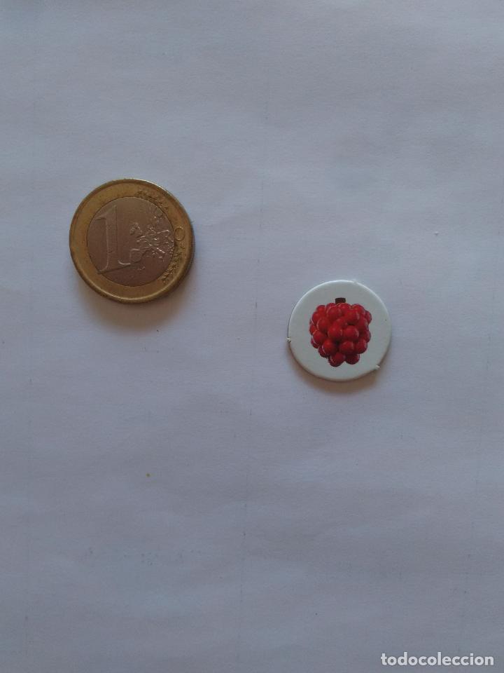 Coleccionismo cromos antiguos: MINI CROMO DE CART&Oacute;N FRUTAS: UVAS - Foto 1