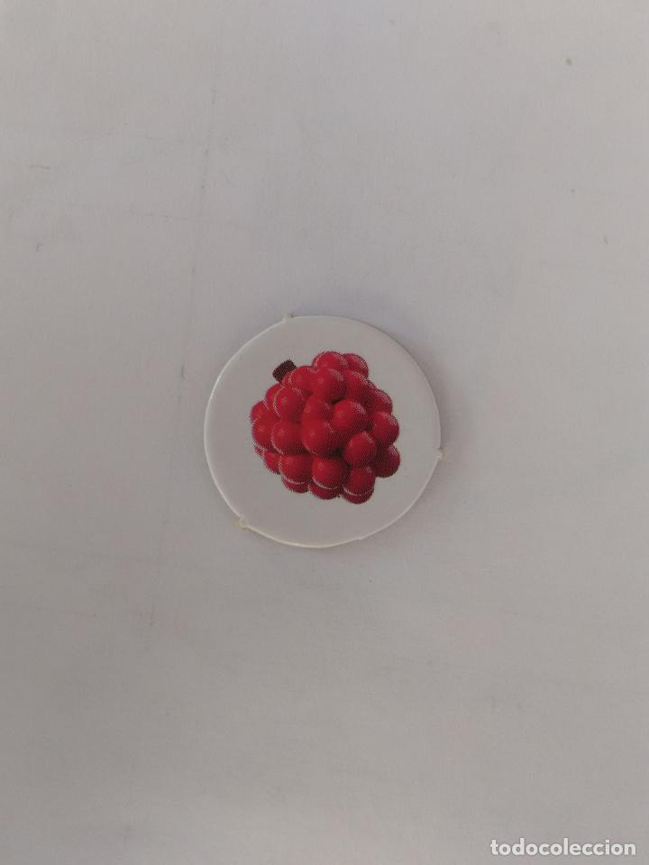 Coleccionismo cromos antiguos: MINI CROMO DE CART&Oacute;N FRUTAS: UVAS - Foto 1