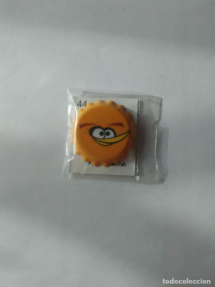 Coleccionismo Cromos antiguos: CHAPA GREFUSA ANGRY BIRDS COLOR NARANJA (NUEVO SIN ABRIR)