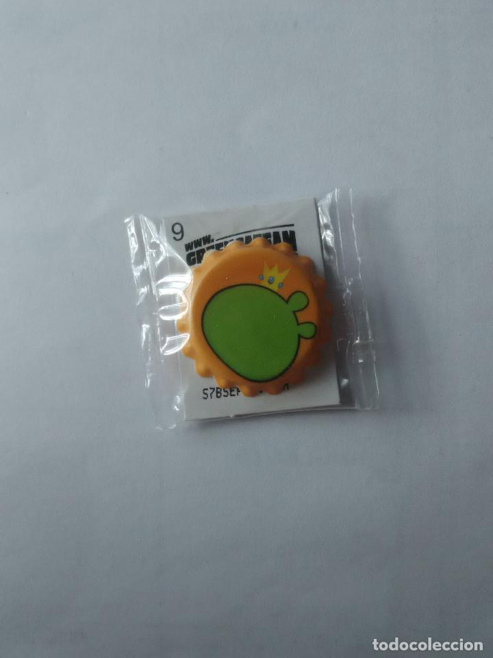 Coleccionismo Cromos antiguos: CHAPA GREFUSA ANGRY BIRDS COLOR NARANJA (NUEVO SIN ABRIR)