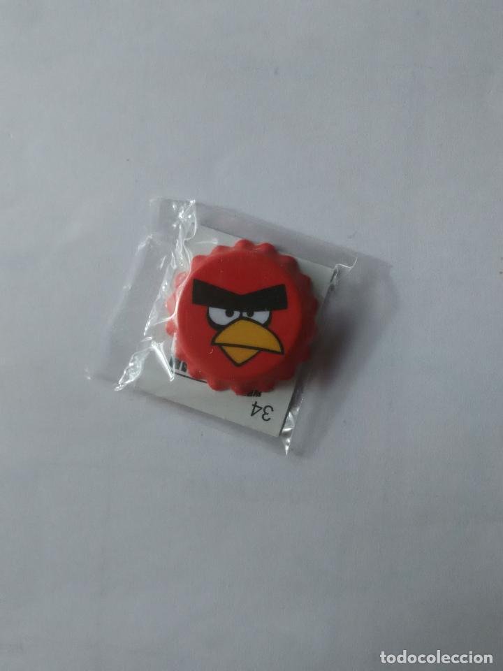 Coleccionismo Cromos antiguos: CHAPA GREFUSA ANGRY BIRDS COLOR ROJO (NUEVO SIN ABRIR)