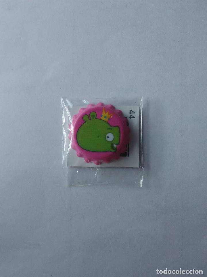Coleccionismo Cromos antiguos: CHAPA GREFUSA ANGRY BIRDS COLOR ROSA (NUEVO SIN ABRIR)