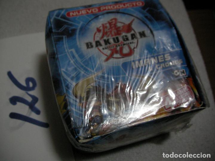Coleccionismo cromos antiguos: CAJA COMPLETA DE CROMO E IMANES BAKUGAN PRECINTADA - Foto 1