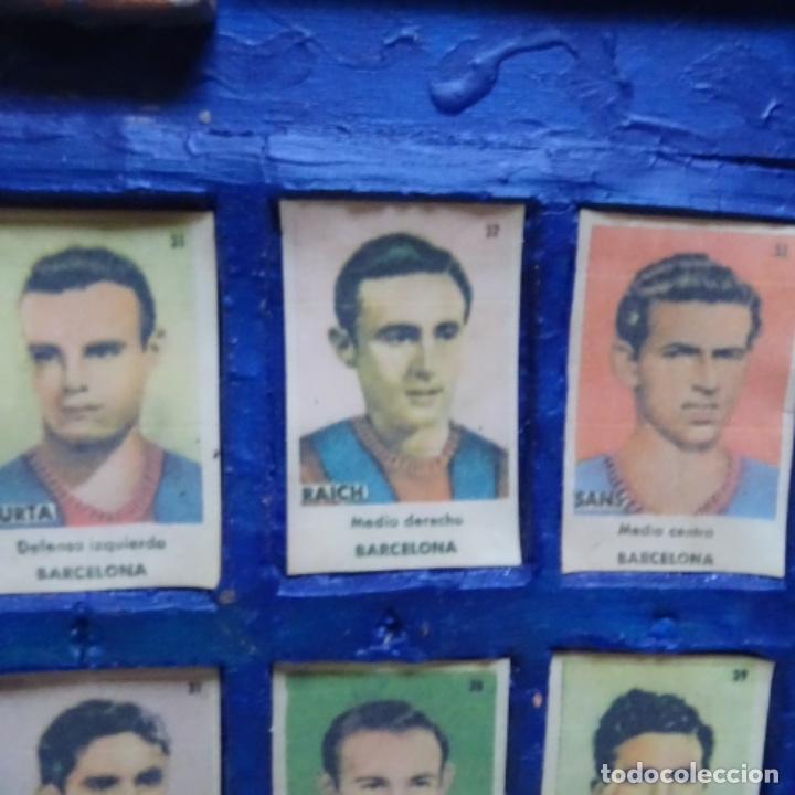 Coleccionismo cromos antiguos: Cuadro con cromos del bar&ccedil;a.1944. - Foto 3