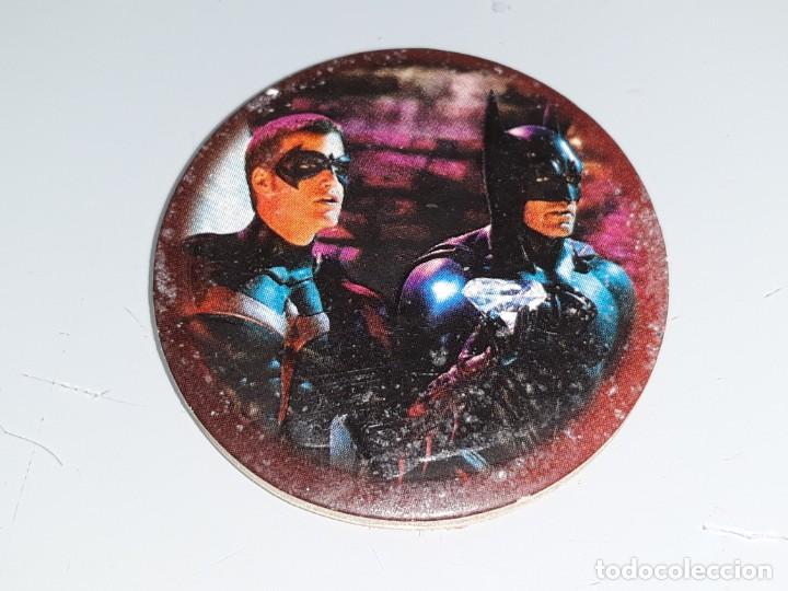 Coleccionismo Cromos antiguos: ANTIGUO TAZO CROMO N&ordm; 11 DE LA PELICULA BATMAN Y ROBIN PROMOCION DE KELLOGGS A&Ntilde;OS 90 DC COMICS