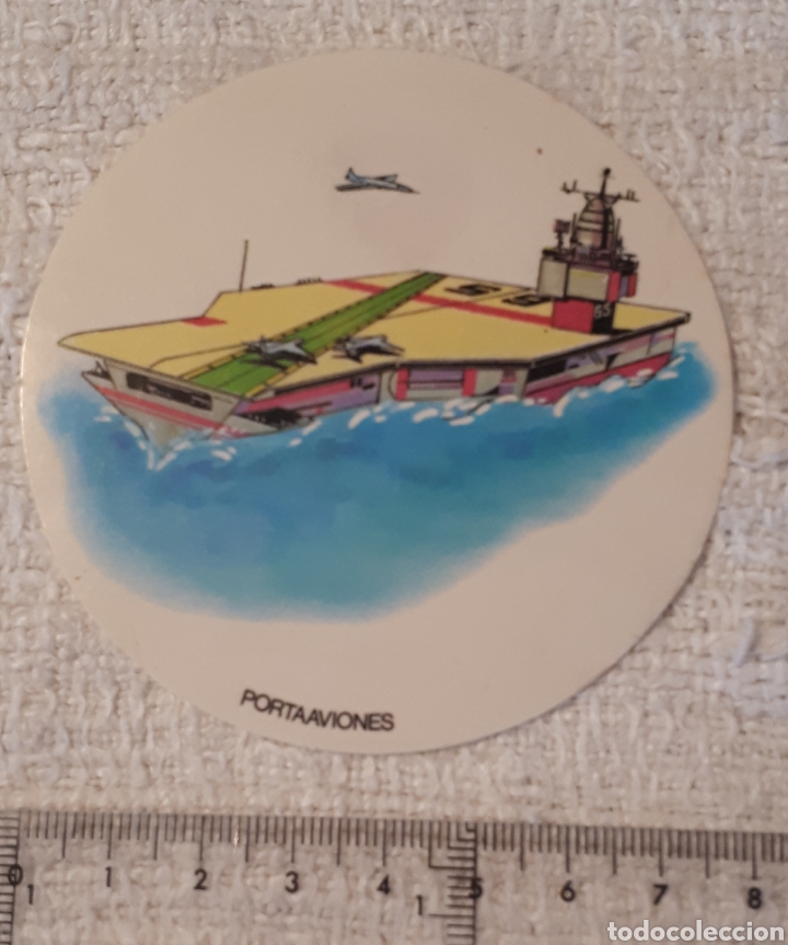 Coleccionismo Cromos antiguos: Cromo pegatina adhesivo La vaca que r&iacute;e Busca el cofre de la suerte. Portaaviones.